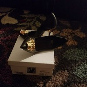 100% authentic Versace pumps (Black)